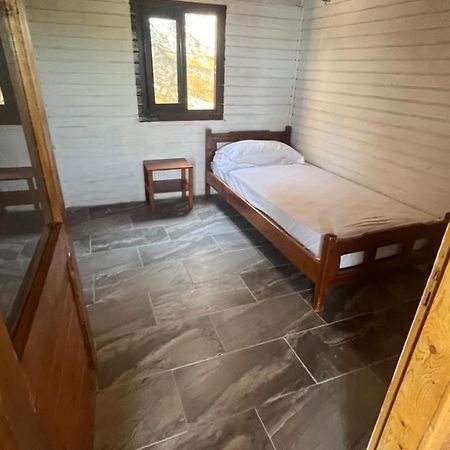 Kongjoni'S Rooms Himare Exterior photo