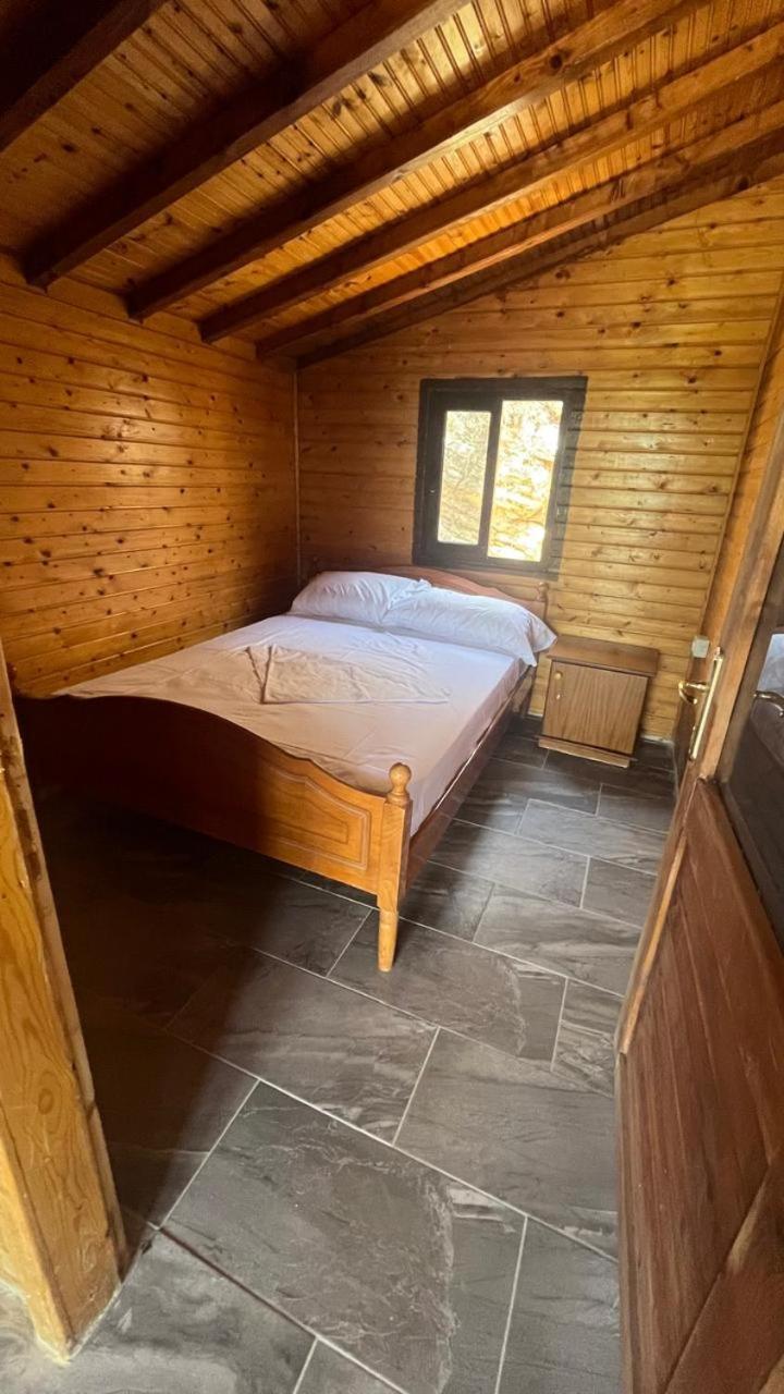 Kongjoni'S Rooms Himare Exterior photo