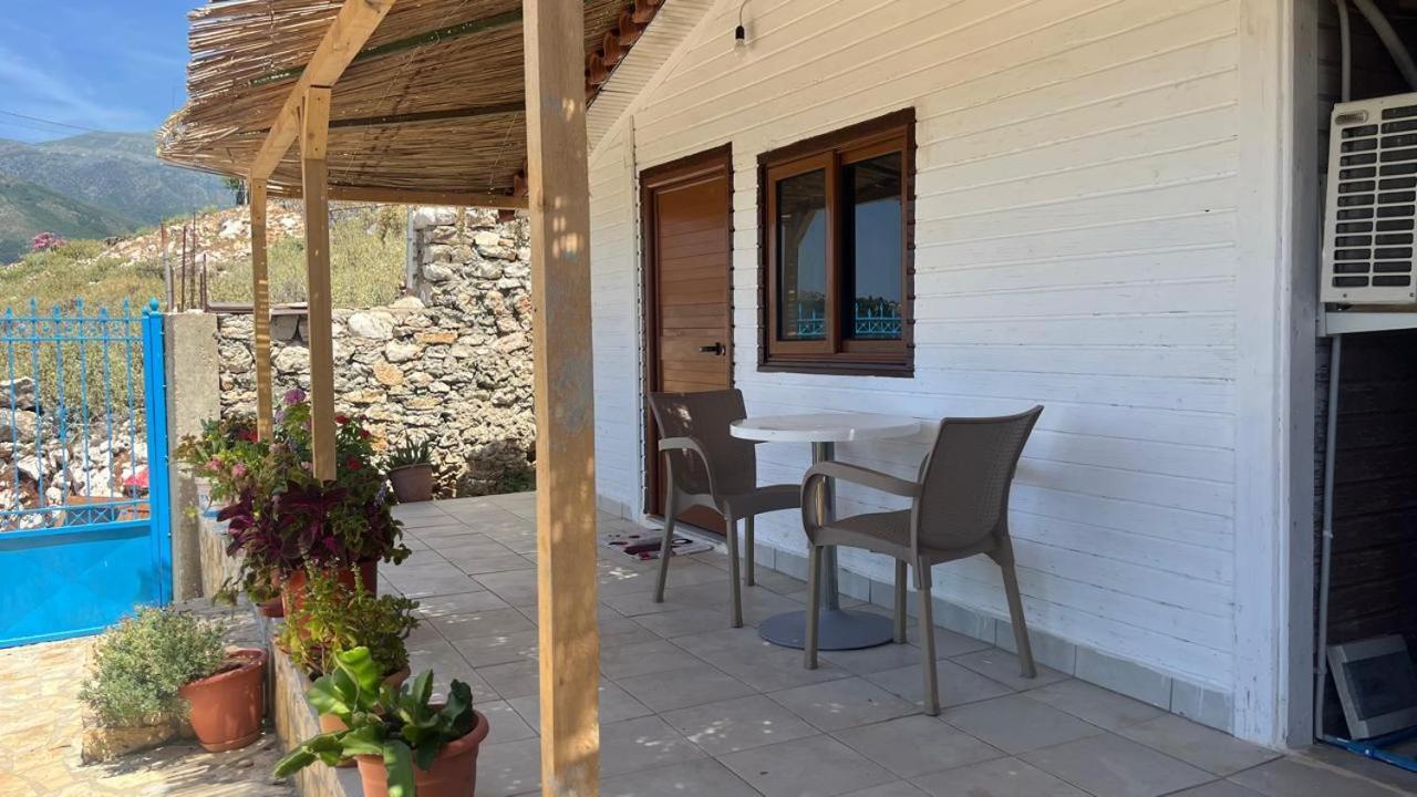 Kongjoni'S Rooms Himare Exterior photo